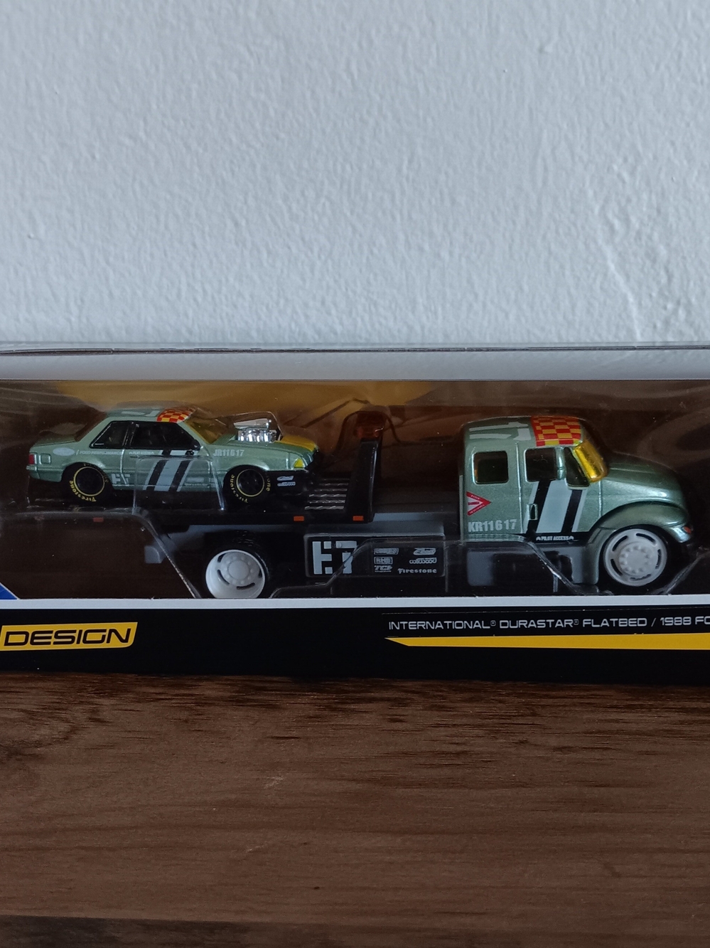 Maisto Design Transport 2018 Ford GT Heritage Edition W Flatbed